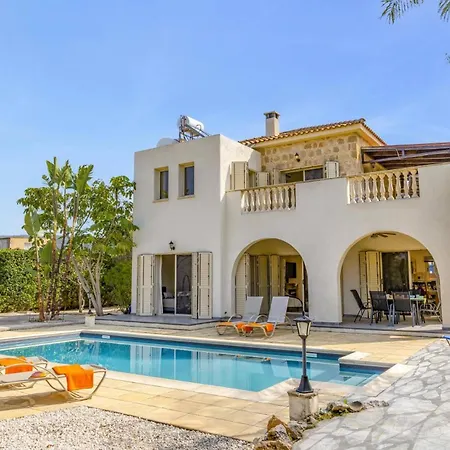 Villa Isychia By *