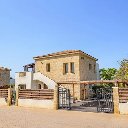 Villa Isychia By *